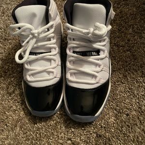 Concord 11s slightly worn